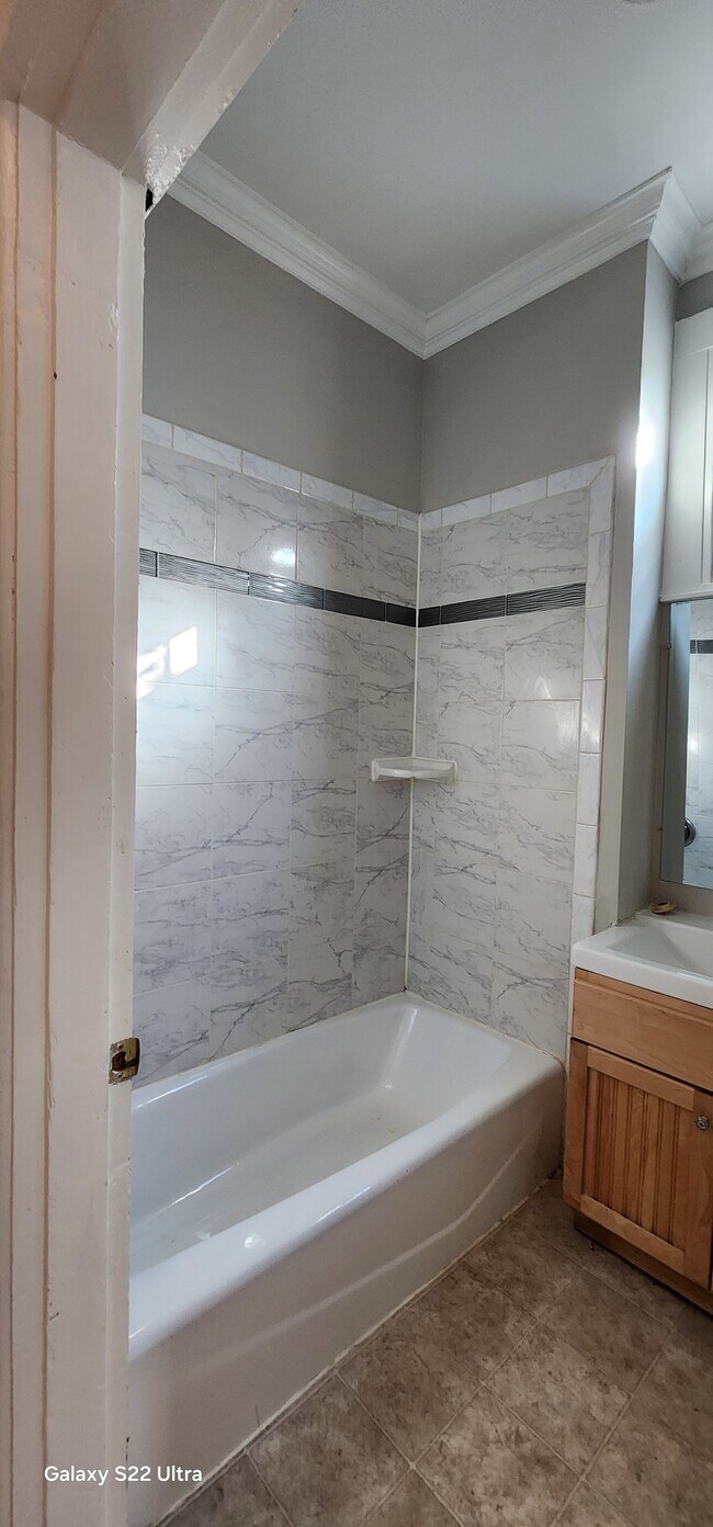 Foto del edificio - 446 Brightwood Ave