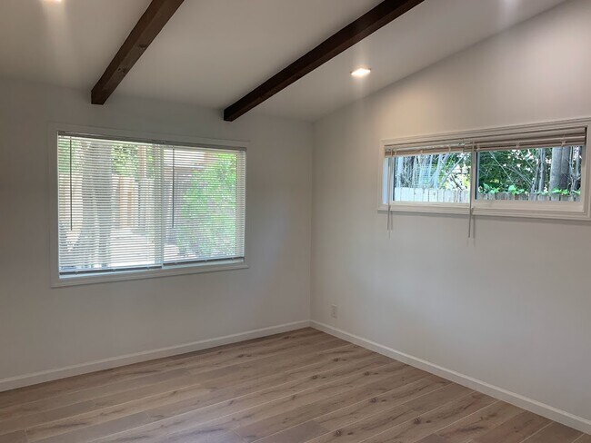 Foto del edificio - 5700 Vanalden Ave