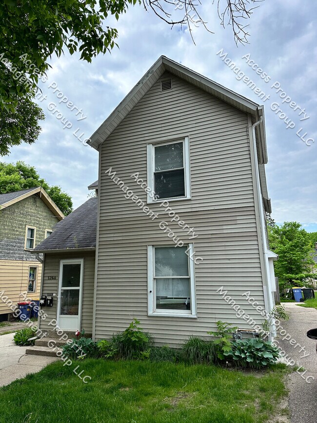 Building Photo - NW Side Upper Two Bed Unit with Parking
