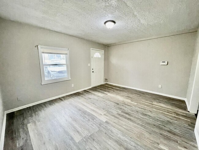 Foto del edificio - 7317 Agnes Ave