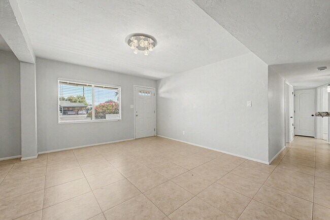 Foto del edificio - 2514 E Campbell Ave