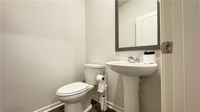 Foto del edificio - 405 Stoneybrook Dr