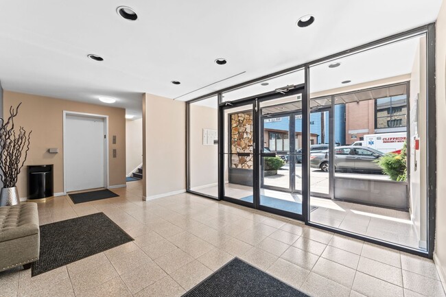 Building Photo - 314 Palisade Ave
