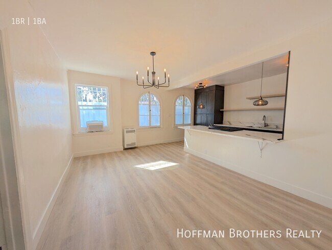 Building Photo - 300 N Bonnie Brae St