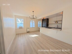 Building Photo - 300 N Bonnie Brae St