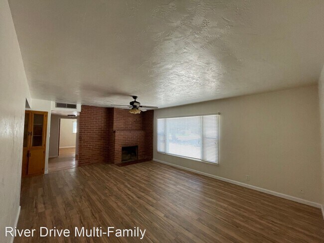 Building Photo - 3 br, 3 bath House - 949 E. Lyndale Drive