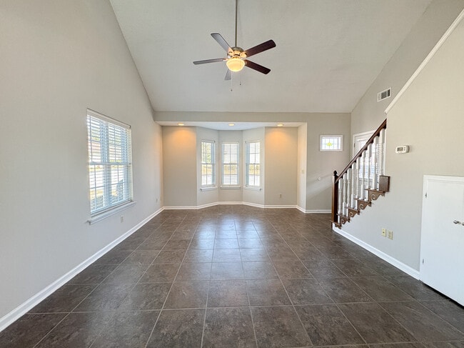 Building Photo - 8 Clayton Ln