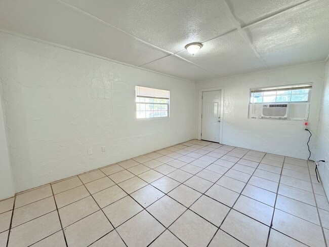 Foto del edificio - 1337 Winnifred St