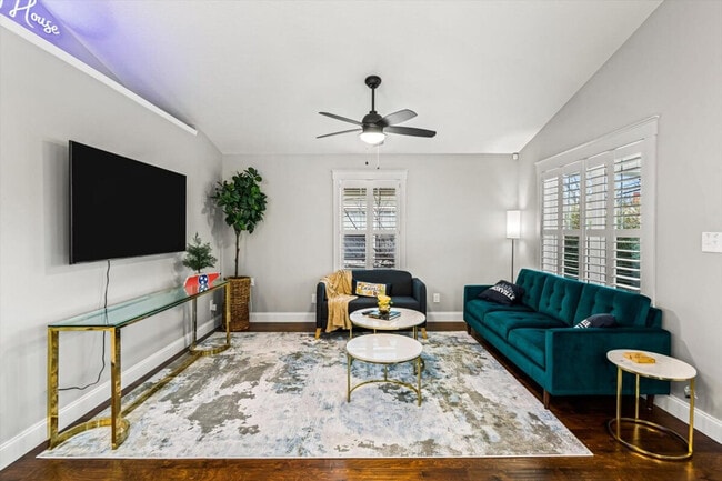 Building Photo - 2504 Harvey St