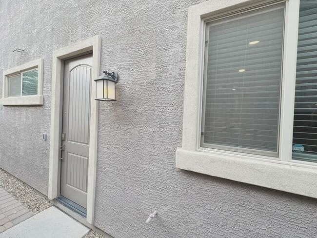 Building Photo - Former Builder's Model Home! 4bd/3ba Next Gen Model! Fully Upgraded!