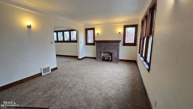 Building Photo - 4401 Buckingham