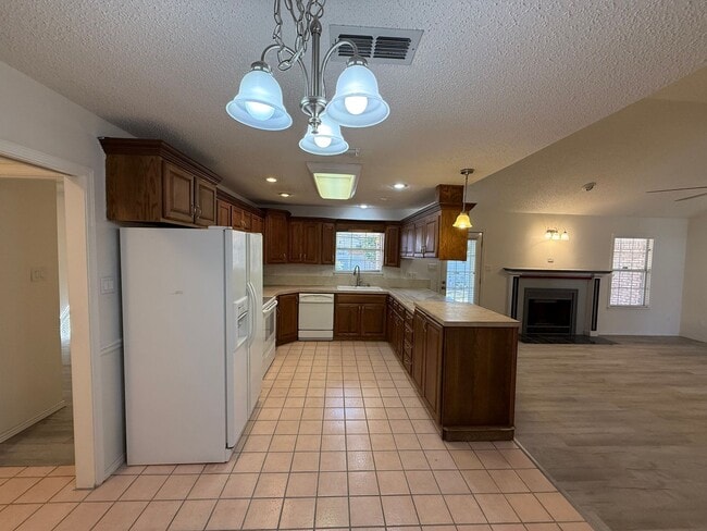 Foto del edificio - 4 Bed Brick Home! Zia School District! - Pets Welcome!!!