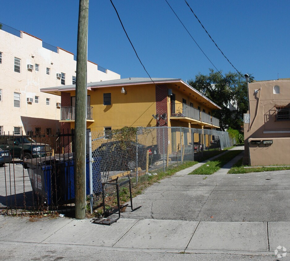 Foto del edificio - 1143 SW 5th St