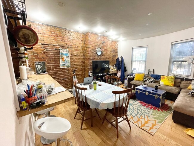 Building Photo - 204 Northampton St