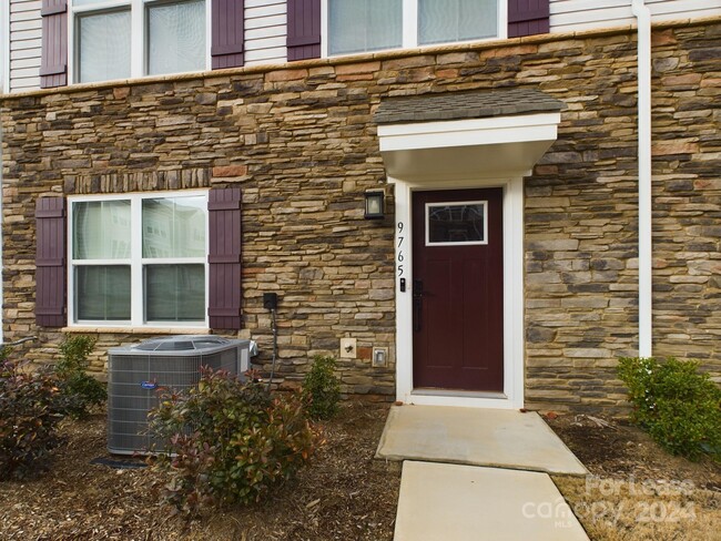 Building Photo - 9765 Oaklawn Blvd NW