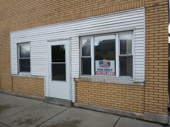 Building Photo - 2104 Lincoln Ave
