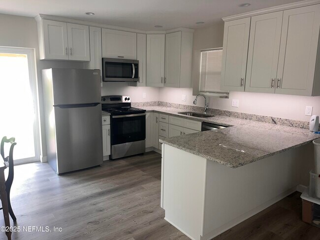 Foto del edificio - 2129 Kingswood Rd