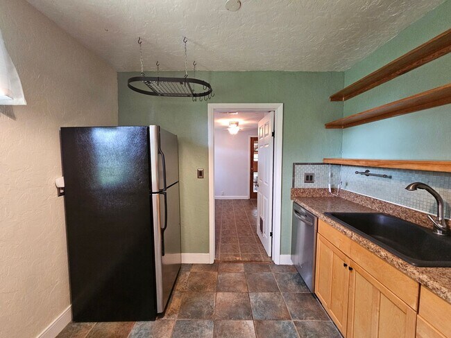 Foto del edificio - 2 Bedroom/2 Bath home near Duck Pond and Citizens Field