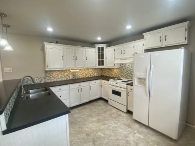 Building Photo - 525 N Madriver St