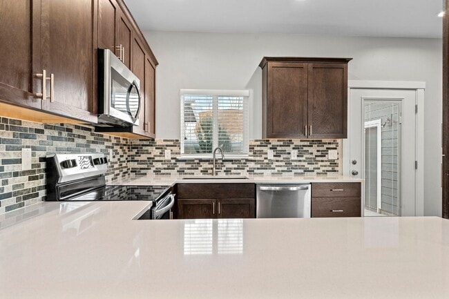 Building Photo - Introducing a Stunning 3 bedroom New Duplex! - Pets Welcome!