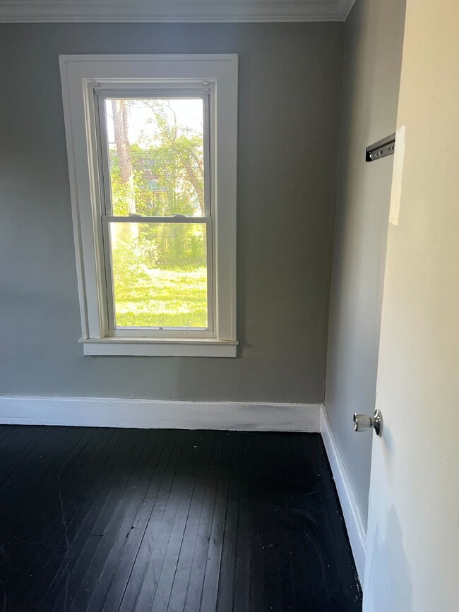 Building Photo - 7543 Lozier Ave