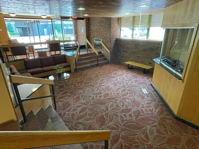 Foto del edificio - 2 bedroom 2 bath WITH PARKING
