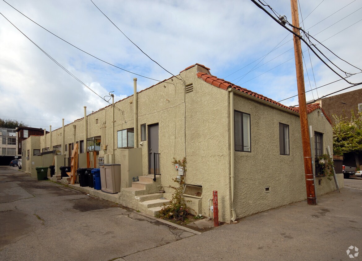 Building Photo - 120 Driftwood St