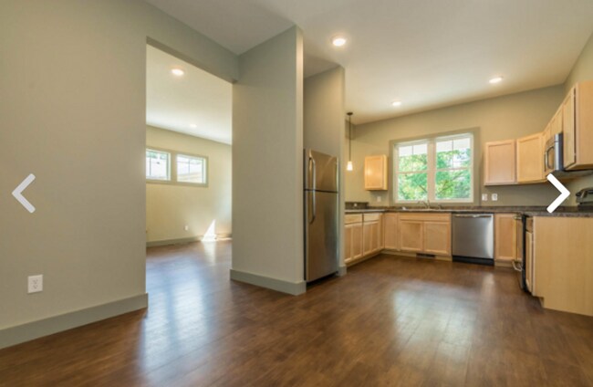 Foto del edificio - HUGE newly built 4 bed / 4.5 bath townhouse!