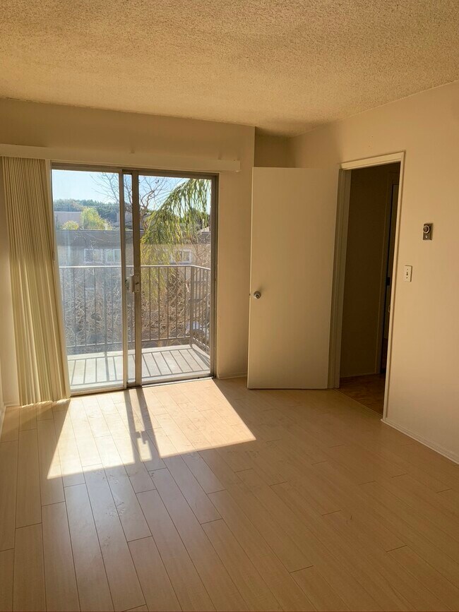 Building Photo - 1211 Pico Blvd