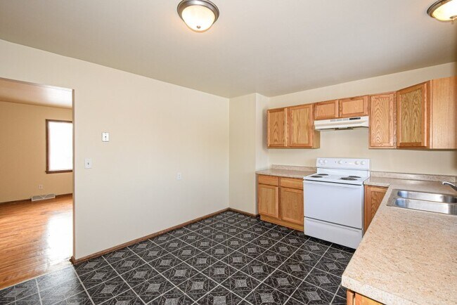Kitchen - 8822 Corliss Ave