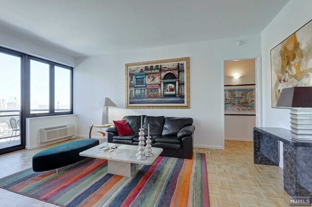 Foto del edificio - 100 Carlyle Dr