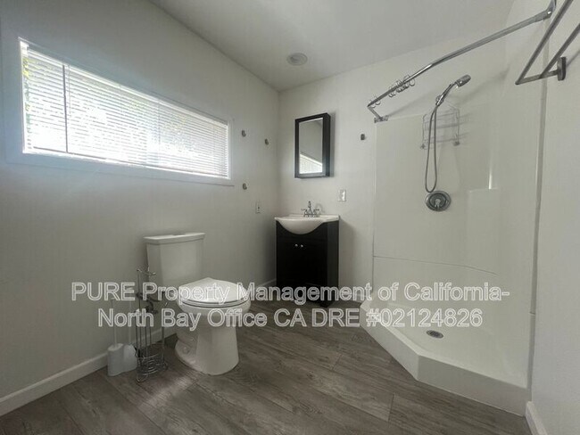 Building Photo - 343 Jones St