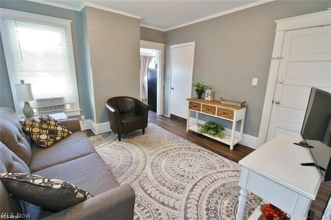 Foto del edificio - 1604 Maple Ave