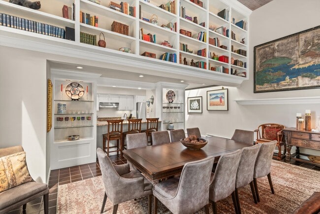 Building Photo - 123 W Hyman Ave