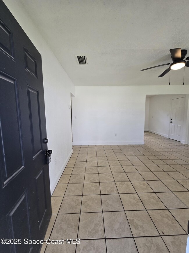 Building Photo - 513 N Georgia Ave