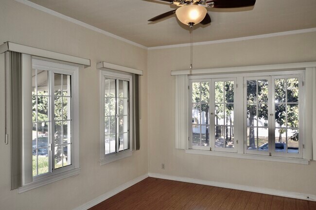 Living Room - 918 E Garfield Ave