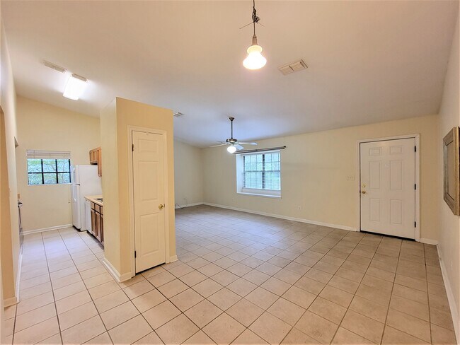 Building Photo - 1805 High Ct
