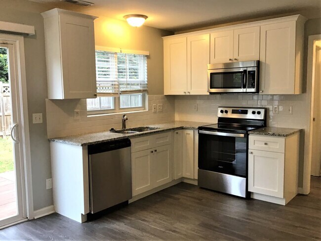 Building Photo - 5207 Little Sandy Dr