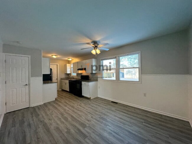 Foto del edificio - 333 Midway Dr