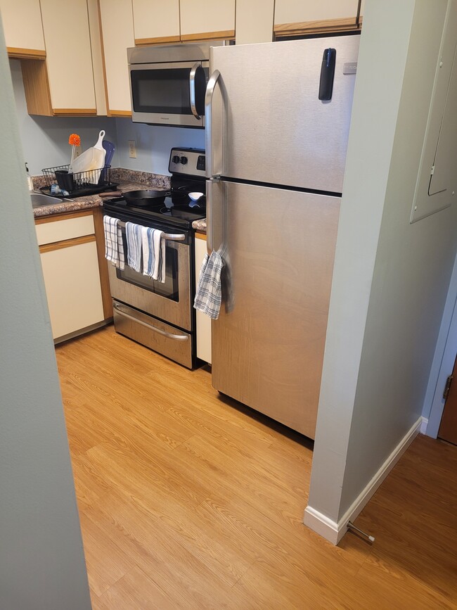 100 Ledgewood Dr Unit 216, Stoneham, MA 02180 Condo for Rent in