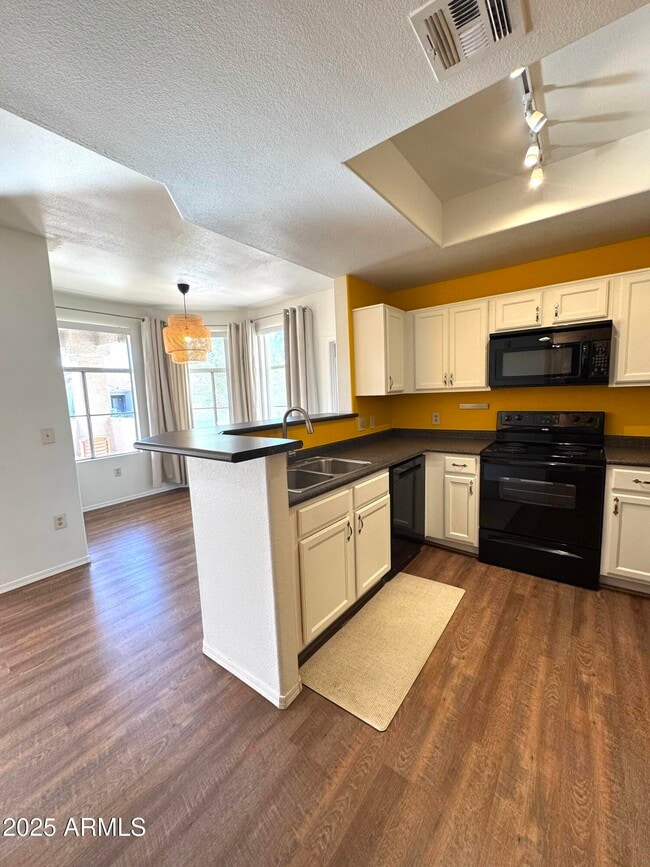 Building Photo - 3830 E Lakewood Pkwy W