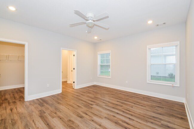 Foto del edificio - 1005 Autumns Wood Cir E