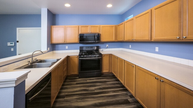 Building Photo - 7609 Rushmore Way NE