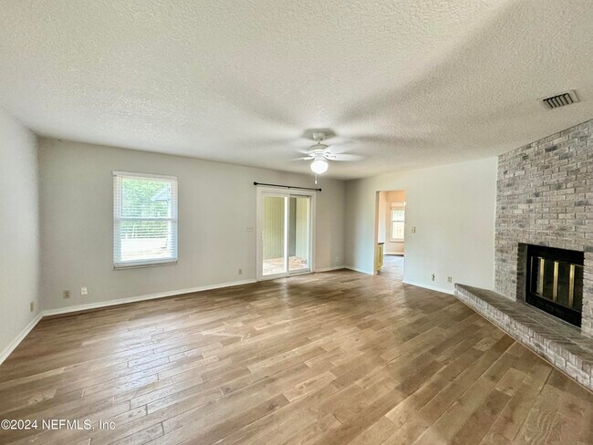 Building Photo - 2366 Oak Hammock Ln
