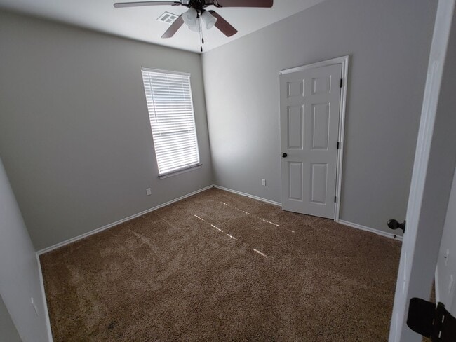 Foto del edificio - Beautiful 3BR/2BA Home w/ Granite Counters • Garage Parking in El Reno