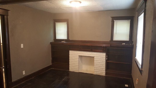 Building Photo - 4121 Chestnut Ave