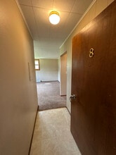 Building Photo - 413 Merriam Ave S
