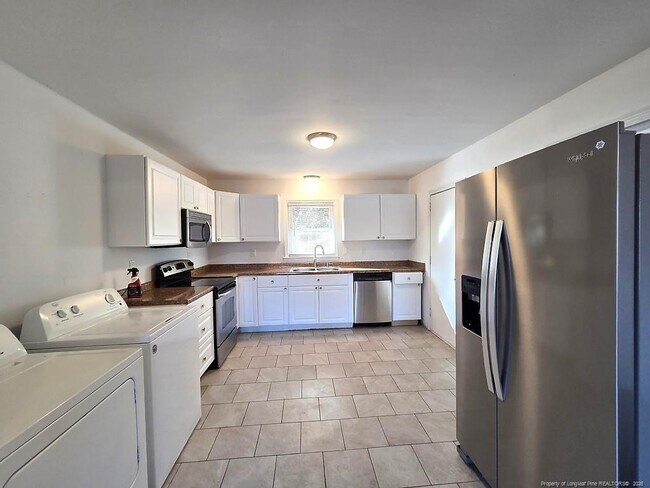 Foto del edificio - 1008 Hope Mills Rd