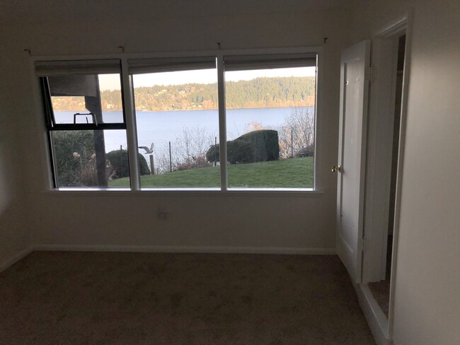 Bedroom with walk in closet - 4000 NE 145th St