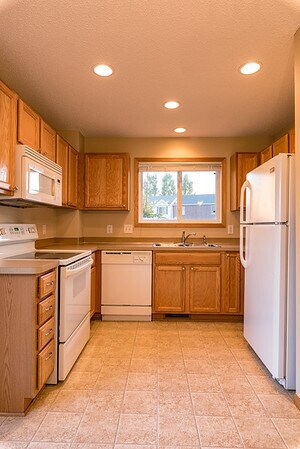 Building Photo - $1,795--  Updated Well Maintained 2 Bed / ...